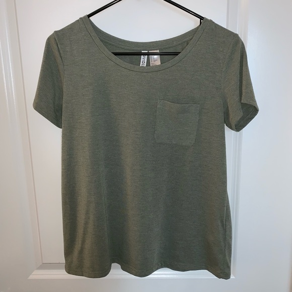 H&M Tops - H&M Basics Tee